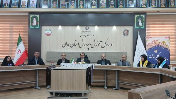 نشست دانش‌آموزان پیشتاز و پانا با مسئولان آموزش و پرورش همدان