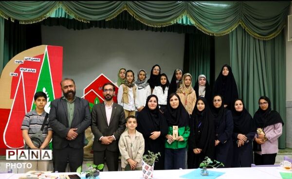 نشست انجمن شاعران نوجوان در مرکز شماره سه شهرکرد
