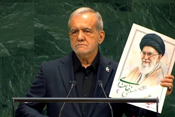 ایران تروریست نیست؛ قربانی تروریسم و تجاوز است/ ارتقای قدرت دفاعی تنها راه حفظ استقلال و جلوگیری از تعدی متجاوزان است