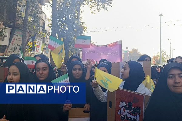 همه‌باهم در راهپیمایی روز دانش‌آموز؛ تجلی وحدت و آگاهی نسل نو