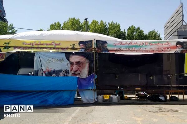 آغاز مراسم تشییع پیکر رهبر شهید و اهل بیت گرامی ایشان در مصلی نماز جمعه تهران