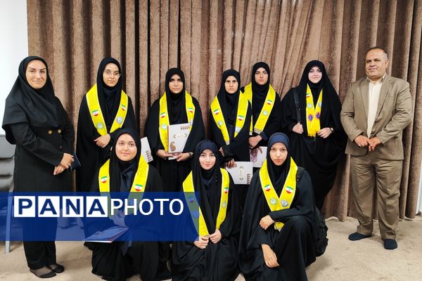 دیدار دختران دانش‌آموز سنندجی با نماینده ولی‌فقیه در کردستان 