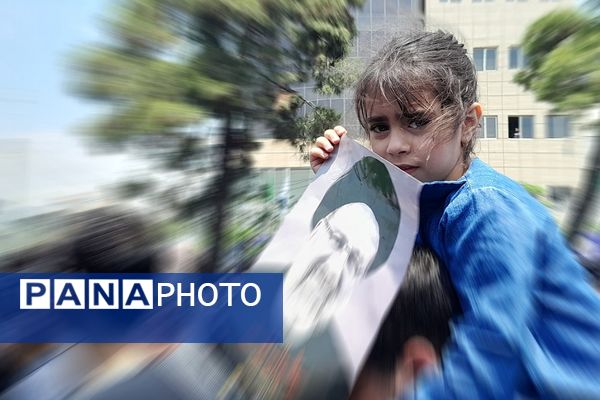 حضور میلیونی مردم تهران برای بدرقه شهید جمهور و یاران