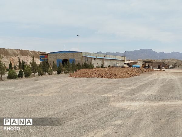 بازدید فرماندار  از شرکت زرین‌فلز کاشمر