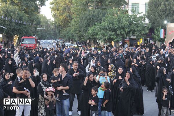 ورامین بار دیگر در سوگ اسارت؛ کاروان نمادین کربلا در خیابان‌های ورامین به حرکت درآمد