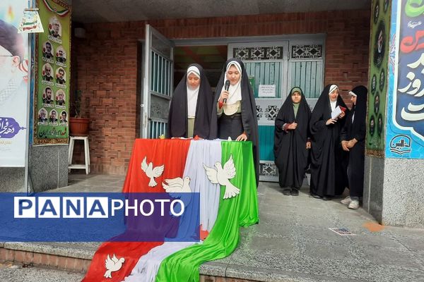 جشن انقلاب در ناحیه دو شهرری با حضور معاون پرورشی و فرهنگی شهرستانهای استان تهران 