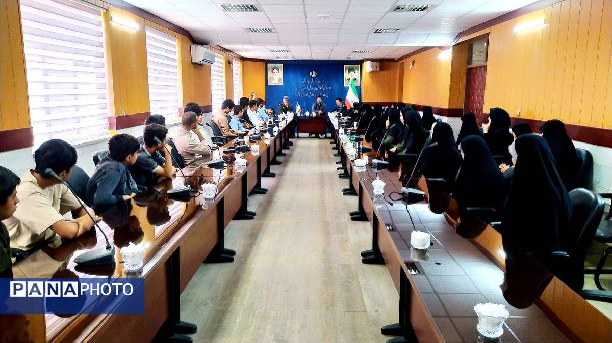 نشست تشکل های دانش‌آموزی با مدیر آموزش و پرورش کاشمر