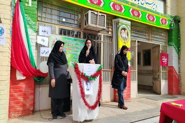 گلبانگ زنگ چهل و هفتمین پیروزی انقلاب اسلامی در مدرسه شهید مجید دهنوی 