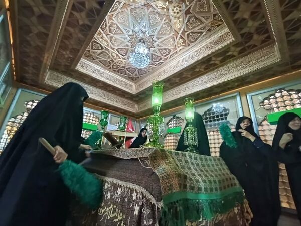 مراسم غبار روبی و زیارت ضریح مطهر سلطانعلی ابن امام محمد باقر (ع) در کربلای ایران 