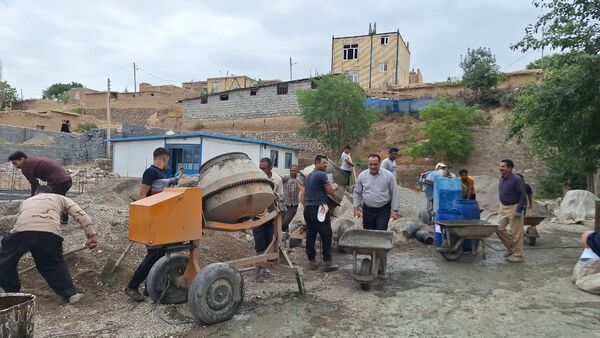 آغاز بتن‌ریزی مدرسه شهید ذوالفقاری در روستای احمد آباد