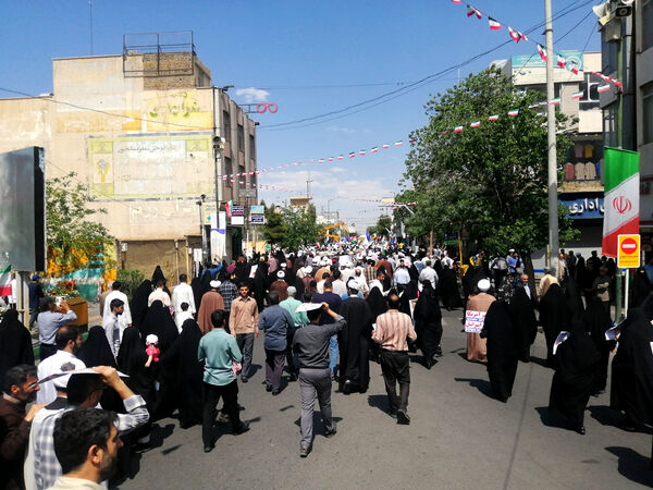 راهپیمایی نمازگزاران جمعه قم در حمایت از عملیات وعده صادق و طرح نور