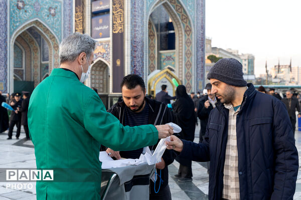 اقامه نماز عید فطر در حرم مطهر رضوی-۱
