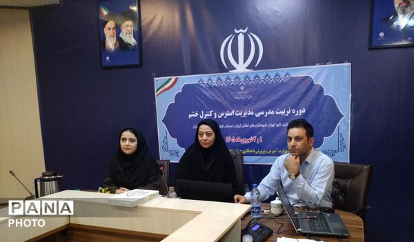 آموزش مشاوران منتخب قطب استان البرز در خانه معلم پیشکسوتان ناحیه ۴ کرج