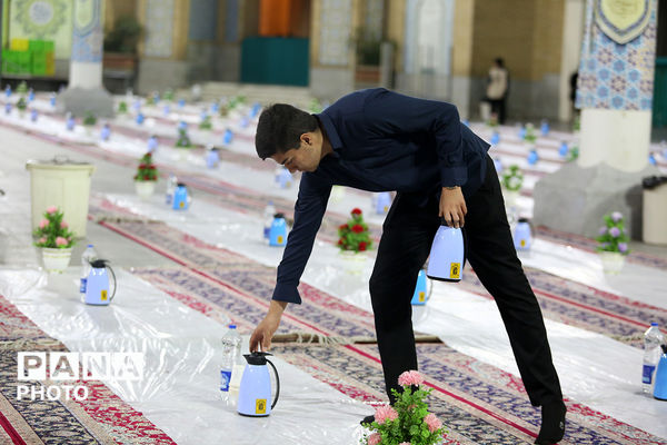 سفره افطاری حرم کریمه اهل بیت(س) در ماه ضیافت الهی