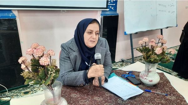 نشست صمیمی انجمن و اولیا پایه هفتم در دبیرستان فرهنگیان ناحیه۷ مشهد