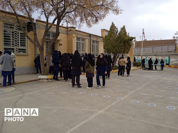 اعلام نتایج امتحانات نوبت اول دبیرستان عزت طلایی به والدین دانش آموزان 