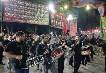 اجتماع عاشقان و دلدادگان امام حسین (ع) در میدان امام (ره)