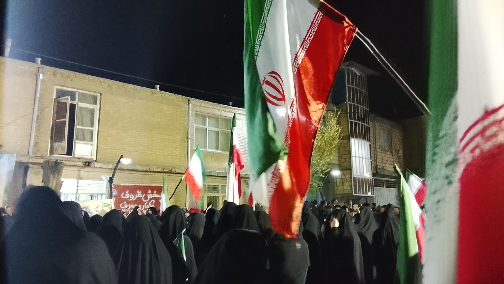 هم‌نواییِ قلب‌ها در مسیرِ ظهور؛ فریاد «یا مهدی» در راهپیماییِ بصیرت
