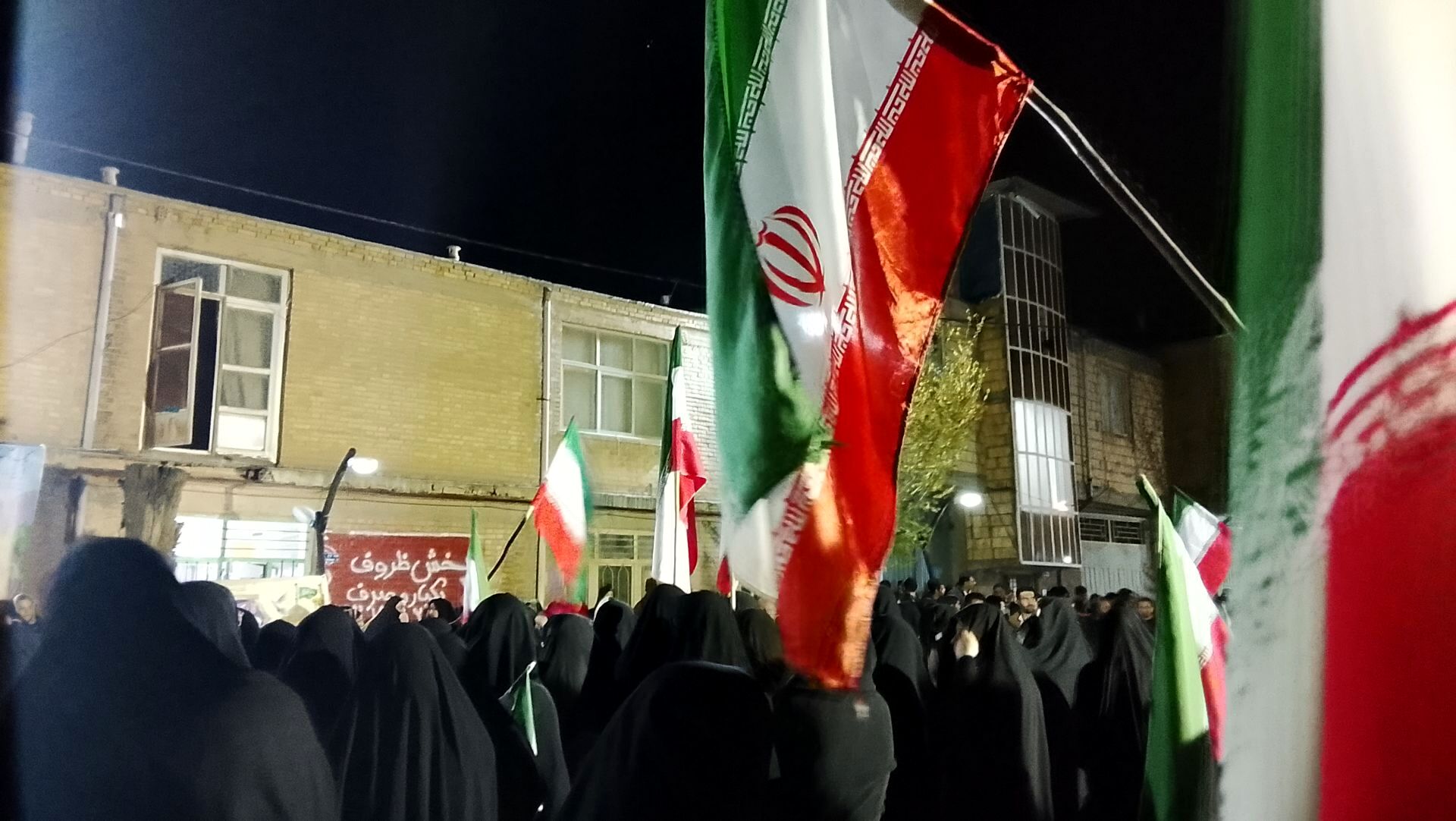 هم‌نواییِ قلب‌ها در مسیرِ ظهور؛ فریاد «یا مهدی» در راهپیماییِ بصیرت