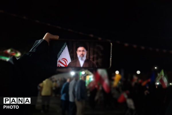 فاز چهار اندیشه، میزبان صد‌مین شب از اجتماعات مردمی
