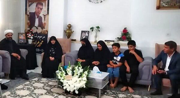 حضور معاون رئیس جمهوری در منازل جان باختگان معدن طبس در بخش انابد