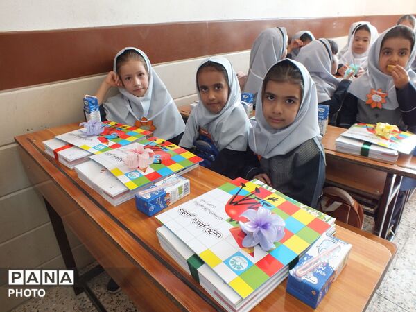 جشن شکوفه‌ها آغاز مسیری تازه برای اولی ها در دبستان مستانه رحمانی فرد