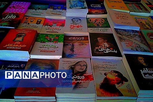 نمایشگاه کتاب و کتاب‌خوانی در اداره آموزش و پرورش اسلامشهر