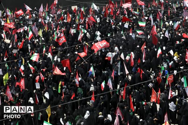 وداع با پیکر مطهر امام شهید در مصلای تهران