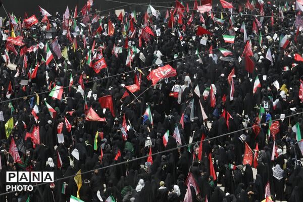 وداع با پیکر مطهر امام شهید در مصلای تهران