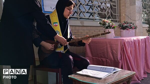 جشن ولادت سراسر سعادت حضرت زینب(س)در دبیرستان مهر نیشابور