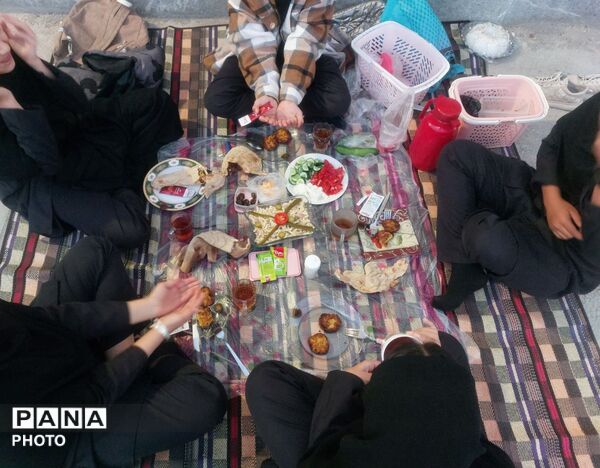 ضیافت افطار در مدرسه «نماز و نیایش» شهرستان باخرز