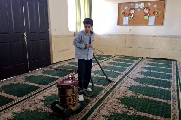 دانش‌آموزان دبستان معارف 6 با پاکسازی مدرسه به پویش چله خدمت پیوستند