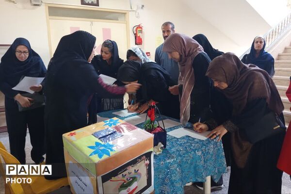 نخستین نشست اولیا و مربیان در دبیرستان شاهد دالکی