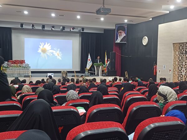جشن ستارگان دانش‌آموزی در تالار شهرداری دولت‌آباد شهرستان برخوار 