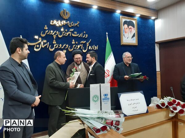 نشست صمیمی خبرنگاران پانا با مدیرکل آموزش و پرورش قم