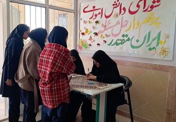 انتخابات شورای دانش‌آموزی در دبیرستان شاهد فاطمه‌زهرا شهرکرد