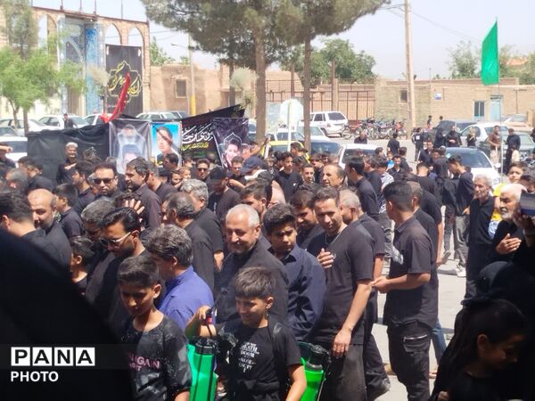 حرکت دسته‌های عزاداری در روستای فدافن همزمان با روز تاسوعای حسینی