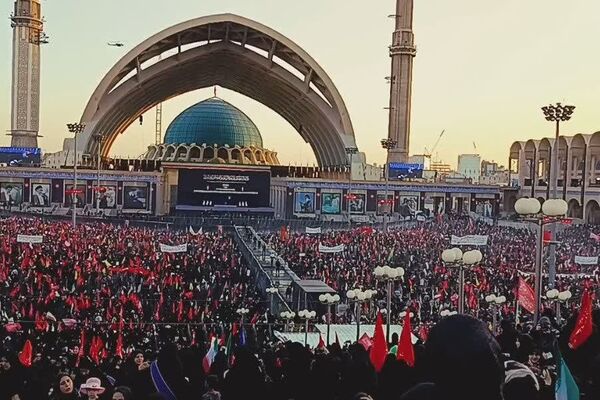 بدرقه خورشید؛ مردم کازرون با رهبر شهید تجدید پیمان کردند