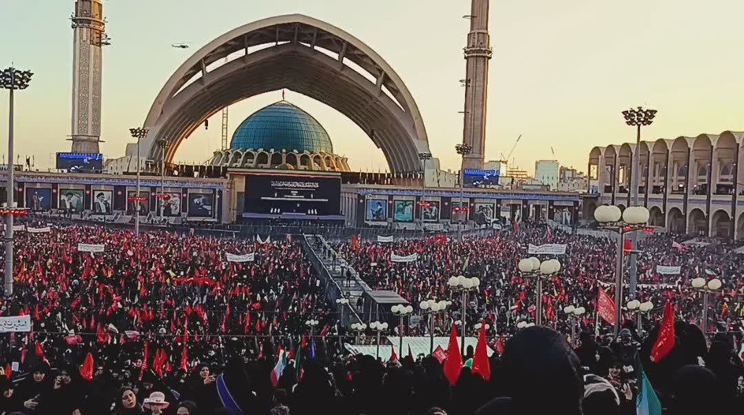 بدرقه خورشید؛ مردم کازرون با رهبر شهید تجدید پیمان کردند