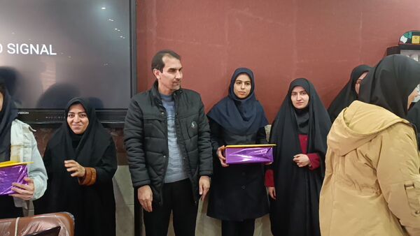 مراسم تجلیل از پژوهشگران برتر با موضوع دنیای بدون دخانیات در شهرستان رباط‌کریم