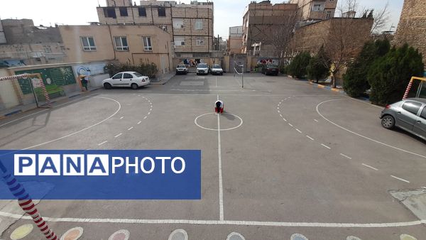 بیست و ششمین مانور سراسری زلزله و ایمنی در دبیرستان پروین اعتصامی ناحیه یک