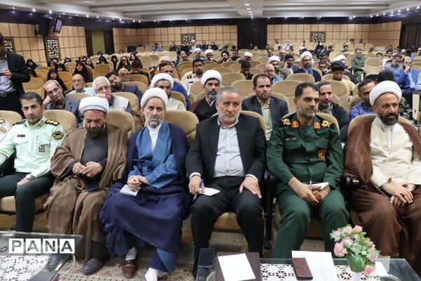 نشست هم افزایی و هماهنگی عوامل و دست اندرکاران تجمعات شبانه بیرجند