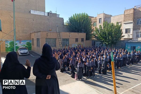 جشن مهر در دبیرستان ایثار و دبیرستان توحید یک شهر قدس
