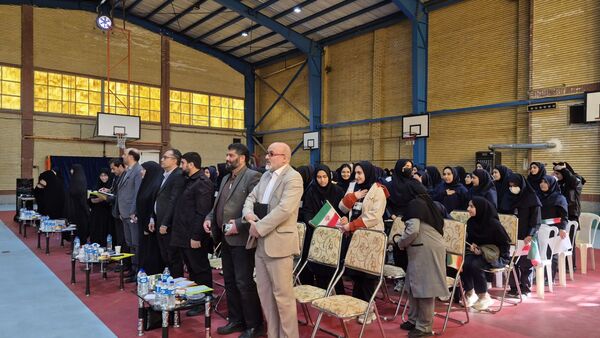 آیین متمرکز استانی طرح «همیار معلم» در دبیرستان شاهد عصمت ناحیه ۳ کرج