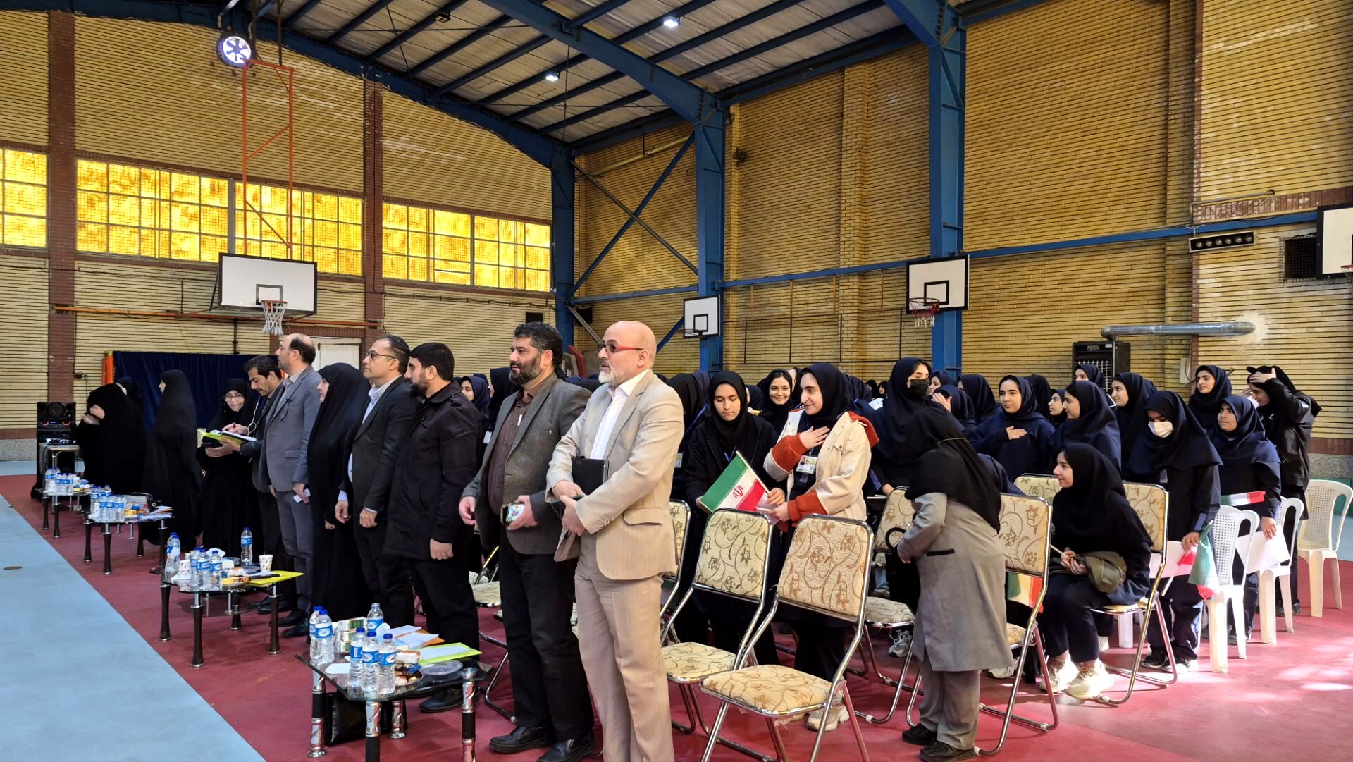 آیین متمرکز استانی طرح «همیار معلم» در دبیرستان شاهد عصمت ناحیه ۳ کرج