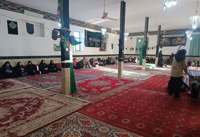 تکریم از مادران شهدا در پایگاه طاهره بسیج خواهران روستای حسین آباد