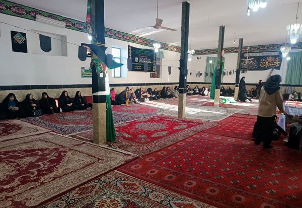 تکریم از مادران شهدا در پایگاه طاهره بسیج خواهران روستای حسین آباد