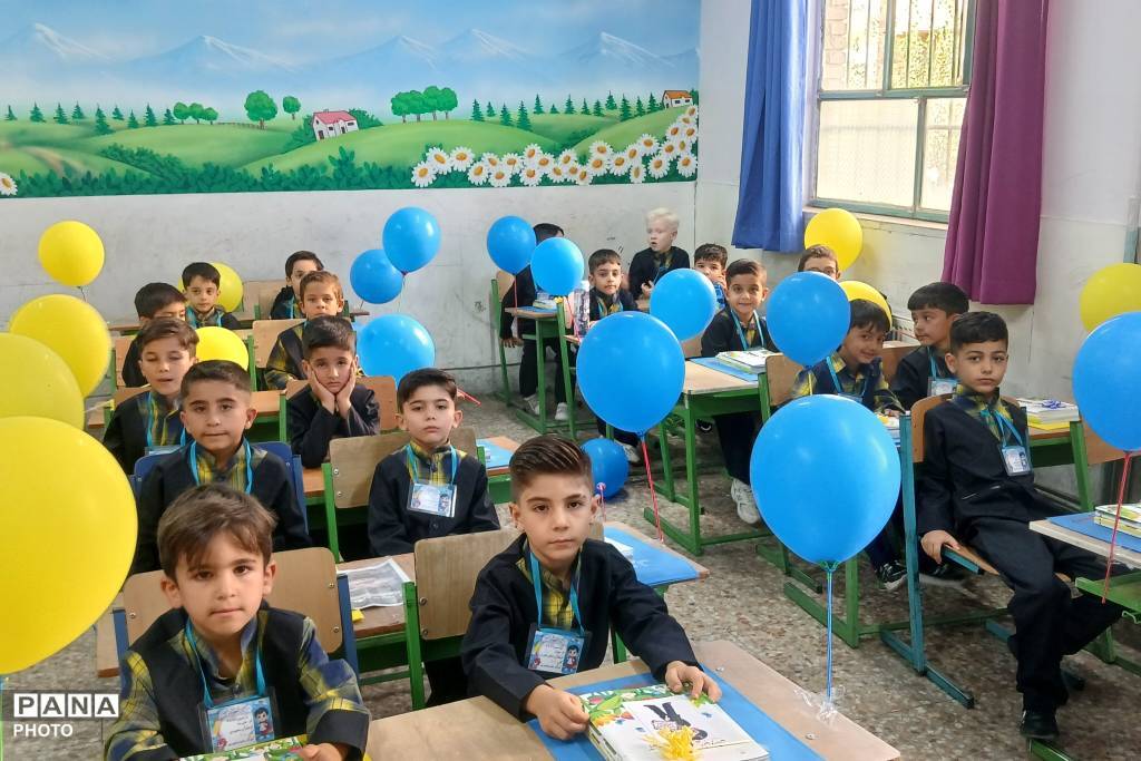 آغاز فصل دانایی؛ لبخند کلاس‌اولی‌ها در جشن شکوفه‌ها