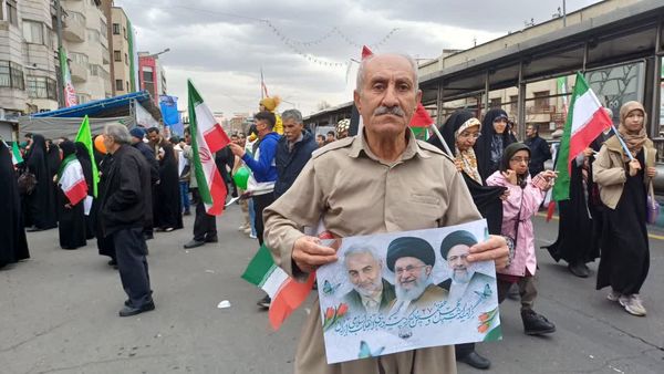 راهپیمایی ۲۲ بهمن با حضور پرشور مردم انقلابی در تهران