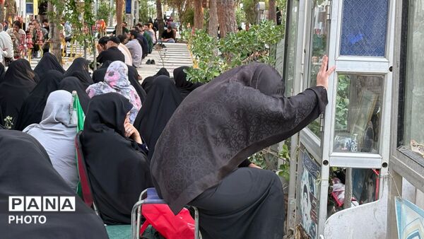 نوای عرفه در کنار شهدا